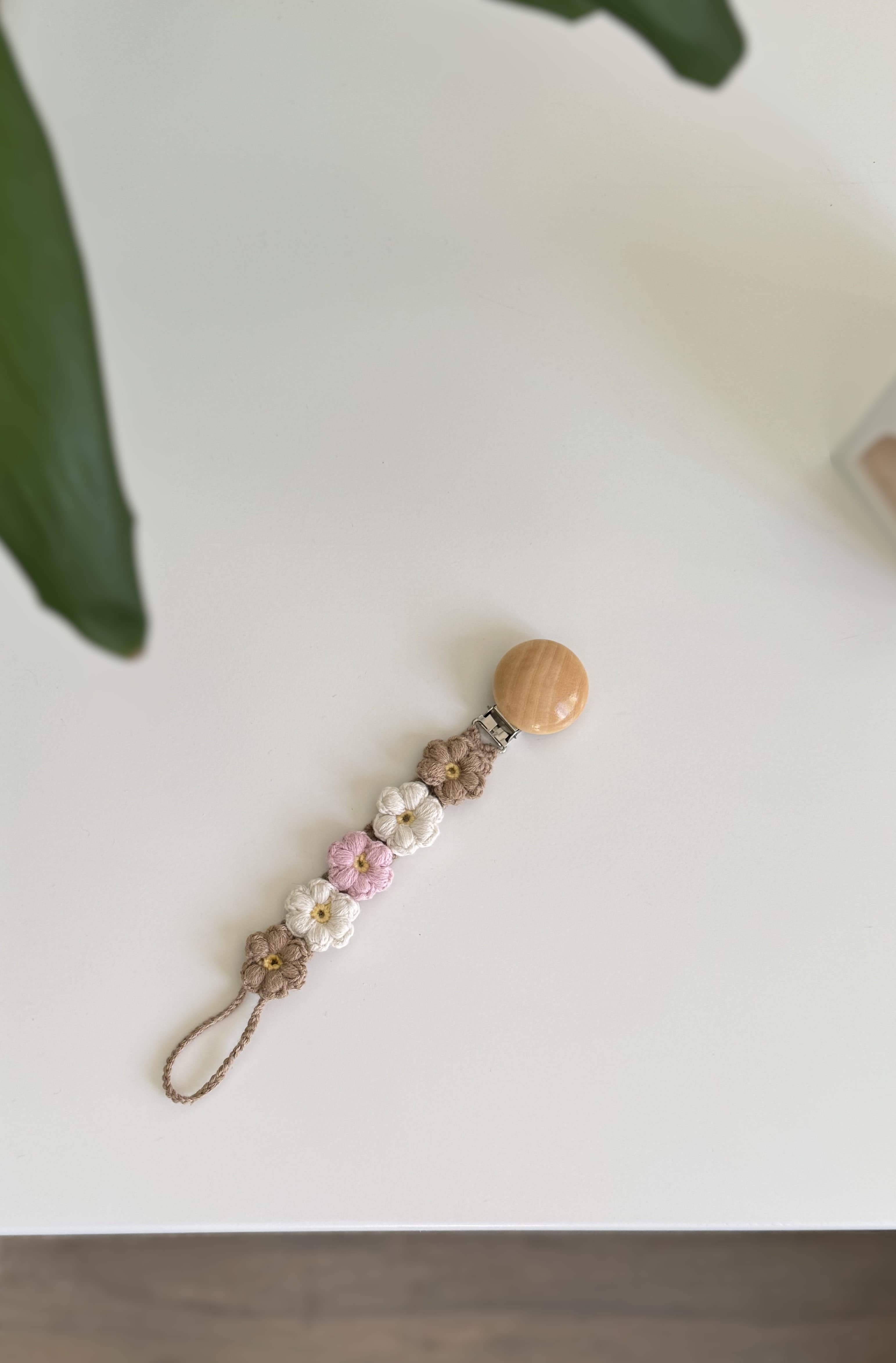 Loopli | Crochet Flower Chain